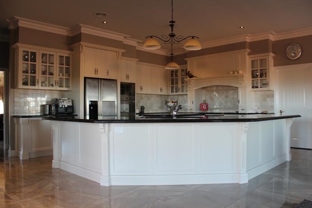 Swanbuild-Large-Kitchen.jpg