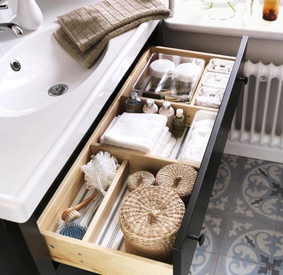 Bathroom drawer with dividers